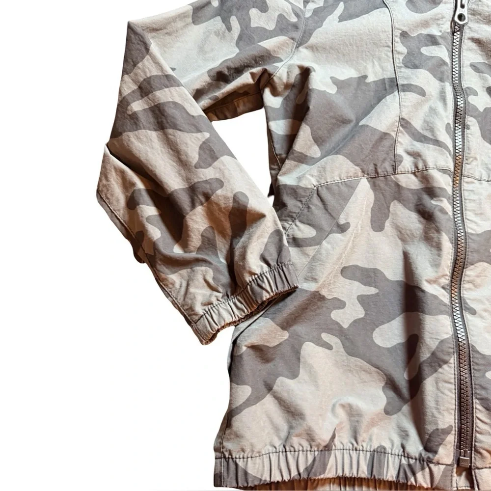 GAP Boys Camo Full-Zip Jacket – Size M (8R)